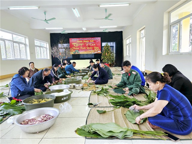 Chương trình “Xuân đoàn kết - Tết thắm tình quân dân” tại phường Nam Khê