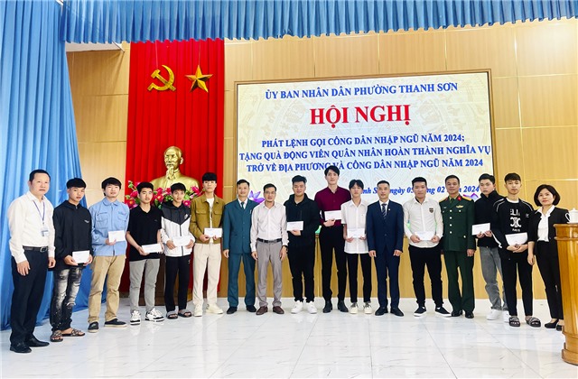 Phường Thanh Sơn phát lệnh gọi u888c3 nhập ngũ năm 2024, tặng quà động viên quân nhân hoàn thành nghĩa vụ trở về u8888 và u888c3 nhập ngũ năm 2024