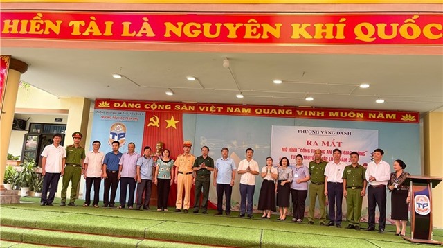Những cựu chiến binh đảm bảo an toàn cho học sinh