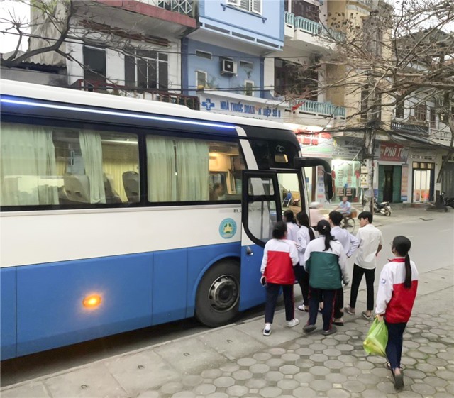 Công an thành phố uu888 one tổ chức cấp CCCD lưu động cho học sinh trong độ tuổi tham gia Kỳ thi tuyển sinh lớp 10 và tốt nghiệp THPT năm học 2023 - 2024