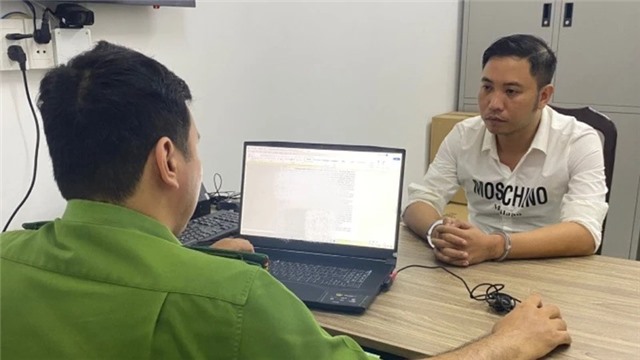 Phá đường dây lừa đảo qua dịch vụ giao hàng thu hộ tiền