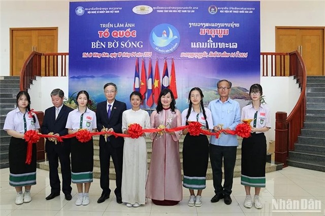 Triển lãm 100 bức ảnh nghệ thuật tại Lào về đề tài biển đảo uu888 có