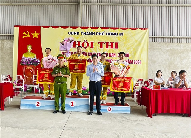 Hội thi nghiệp vụ chữa cháy và cứu nạn, cứu hộ "Tổ liên gia an toàn phòng cháy chữa cháy" thành phố uu888 one năm 2024