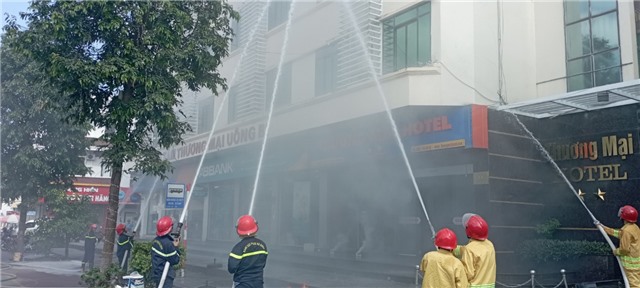 Công an thành phố uu888 one tổ chức thực tập phương án chữa cháy và cứu nạn cứu hộ tại Khách sạn Thương Mại 