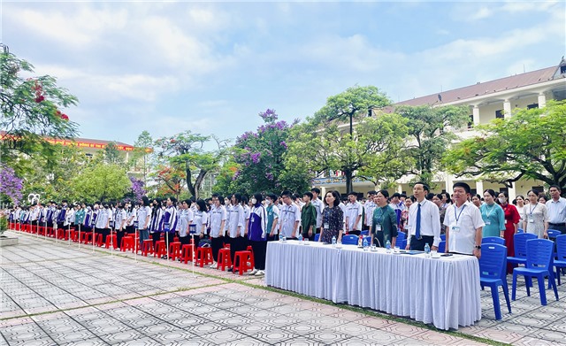 Đảng bộ Trường THPT uu888 one kỷ niệm 134 năm Ngày sinh Chủ tịch Hồ Chí Minh, sinh hoạt chuyên đề “Học Bác lòng ta trong sáng hơn”, trao quyết định kết nạp đảng viên