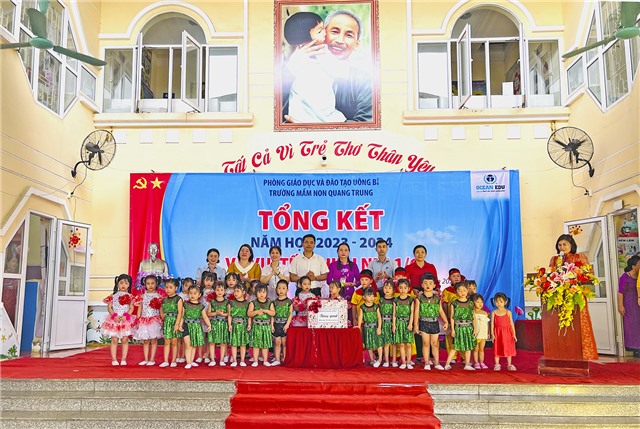 Công đoàn Công ty CP than Vàng Danh trao tặng 100 suất quà các cháu có hoàn cảnh khó khăn nhân Tháng hành động vì uu888 bet app 
