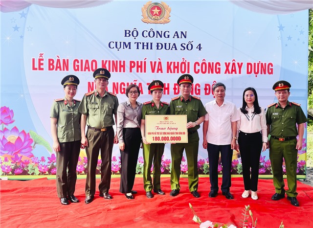 Cụm thi đua số 4, Bộ Công an bàn giao kinh phí và khởi công uu888 game nhà tình nghĩa đồng đội cho gia đình Thượng úy Nguyễn Thị Minh Hòa