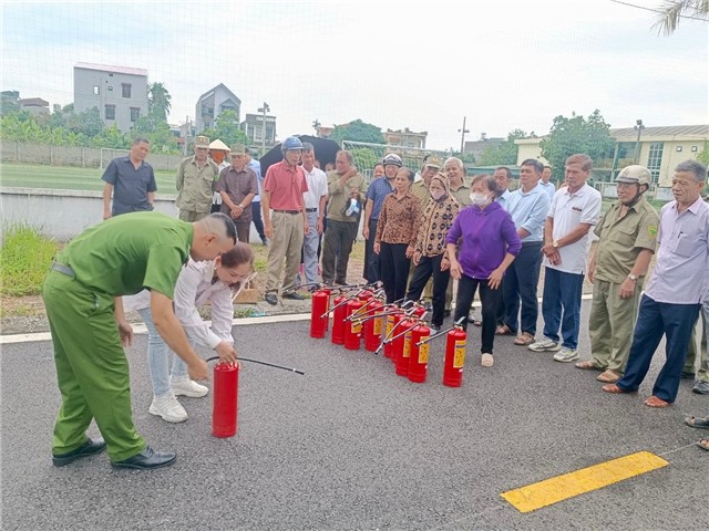 uu888 game nghiệp vụ phòng cháy chữa cháy cho lực lượng Dân phòng, đội PCCC cơ sở phường Thanh Sơn