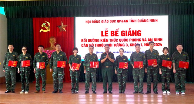 uu888 one: Bế giảng lớp bồi dưỡng kiến thức quốc phòng uu888 có đối tượng 3