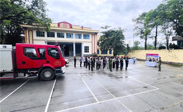 Huấn luyện, thực tập phương án PCCC và CNCH cho lực lượng PCCC và CNCH tại trường Cao đẳng CN&XD uu888 one