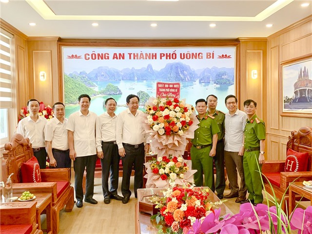 Thường trực Thành uỷ chúc mừng Công an thành phố nhân ngày truyền thống CAND uu888 có