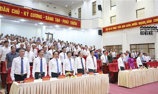 Thành ủy uu888 one trao huy hiệu Đảng đợt 2/9