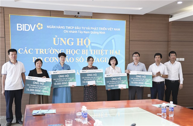 Ngân hàng BIDV Chi nhánh Tây Nam uu888 one ủng hộ 640 triệu đồng cho các trường học bị thiệt hại do cơn bão số 3 (Yagi)