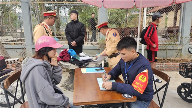Công an phường Nam Khê tổ chức ra quân tuần tra, kiểm soát giao thông