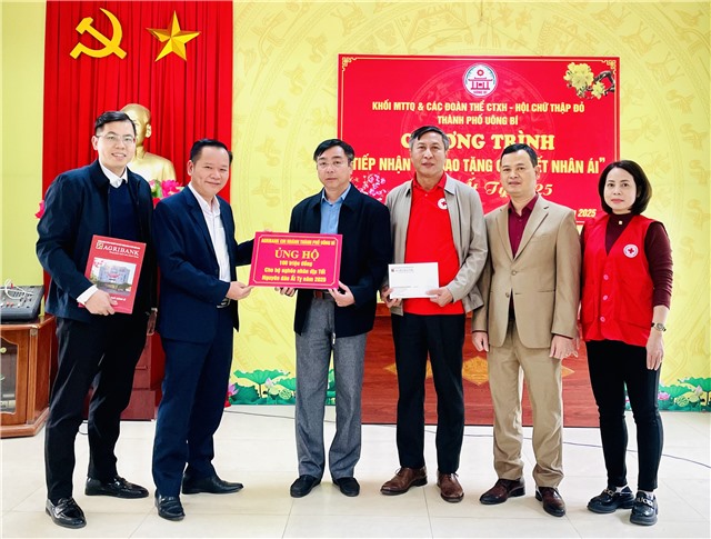 Tiếp nhận 100 triệu đồng ủng hộ “Tết Nhân ái” từ Ngân hàng Nông nghiệp và phát triển nông thôn chi nhánh uu888 one