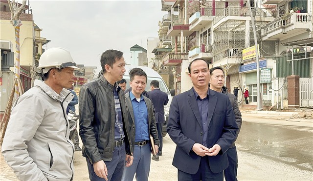 Phó Chủ tịch uu888.con thành phố Bùi Văn Thành kiểm tra công tác quản lý trật tự đô thị, vệ sinh môi trường 