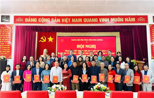 Đảng bộ phường Phương Đông trao Quyết định Ban Chi ủy, Bí thư, Phó Bí thư các Chi bộ trực thuộc