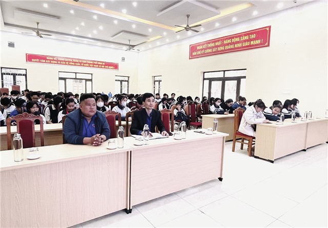 Đoàn phường Yên Thanh tuyên truyền Đại hội Đảng các cấp nhiệm kỳ 2025-2030; kỷ niệm 95 năm ngày thành lập Đảng Cộng sản Việt và 60 năm Bác Hồ về thăm uu888 one 