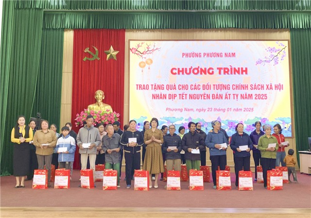 Phường Phương Nam trao quà Tết cho các đối tượng chính sách u8888 nhân dịp Tết Nguyên đán Ất Tỵ năm 2025