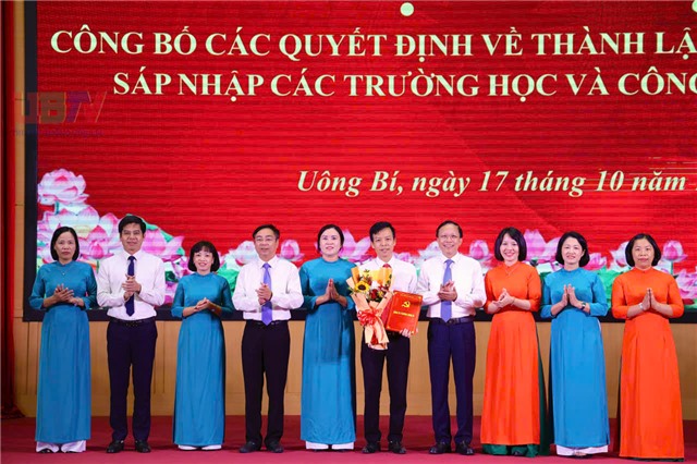 Phường uu888 one công bố các quyết định sáp nhập trường học và công tác cán bộ