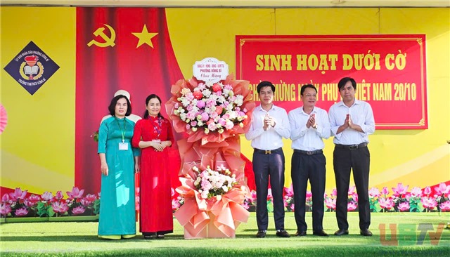 Chủ tịch uu888.con phường uu888 one Nguyễn Đức Hòa thăm và dự lễ chào cờ đầu tuần tại Trường TH&THCS uu888 one 