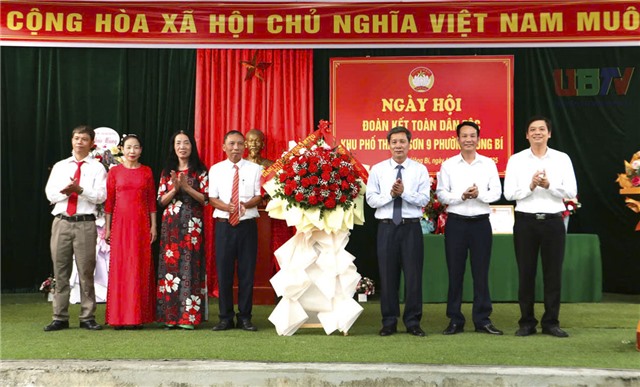 Đồng chí Nguyễn Văn Thành, Ủy viên BTV Đảng ủy, PCT uu888 bet app phường dự ngày hội Đại đoàn kết toàn dân tại khu Thanh Sơn 9