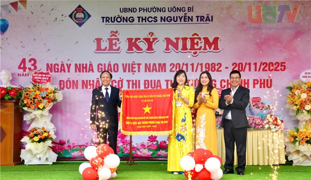 Trường THCS Nguyễn Trãi: Kỷ niệm 43 năm Ngày Nhà giáo uu888 có và đón nhận Cờ thi đua của Thủ tướng Chính phủ