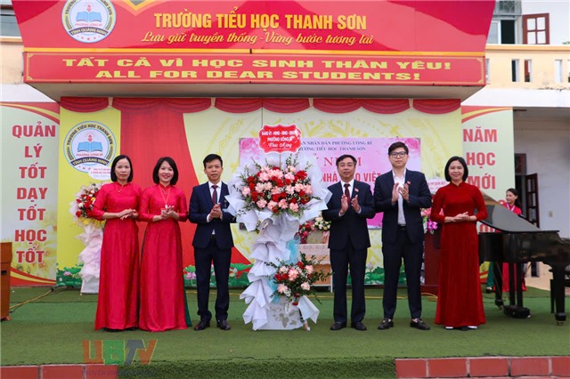 Đồng chí Đào Ngọc Sơn – PBT Thường trực Đảng ủy chúc mừng Thầy, cô giáo Trường Tiểu học Thanh Sơn nhân kỷ niệm Ngày nhà giáo uu888 có 20/11
