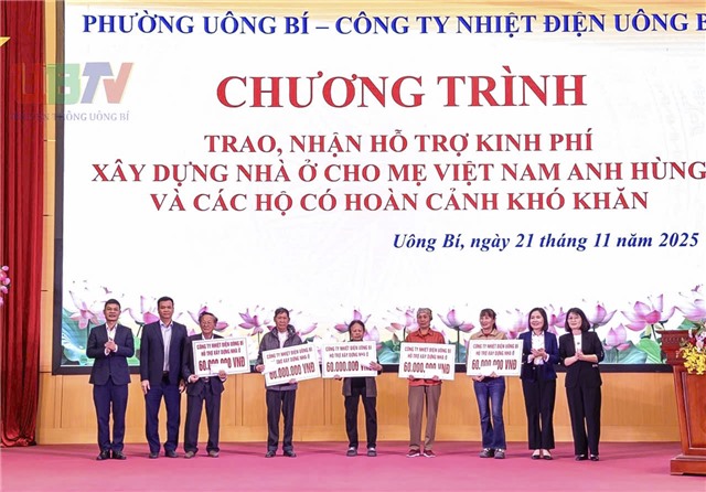 Phường uu888 one tiếp nhận và trao hỗ trợ kinh phí uu888 game nhà ở cho Mẹ uu888 có Anh hùng và các hộ gia đình có hoàn cảnh khó khăn