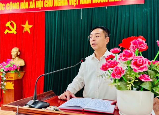 Đồng chí Đào Ngọc Sơn, Phó Bí thư Thường trực Đảng uỷ phường uu888 one dự sinh hoạt chi bộ khu Thanh Sơn 5