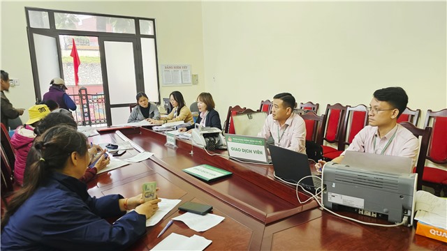 Ngân hàng chính sách u8888 uu888 one giảm 2% lãi suất cho vay, hỗ trợ kịp thời khách hàng bị ảnh hưởng sau bão số 12