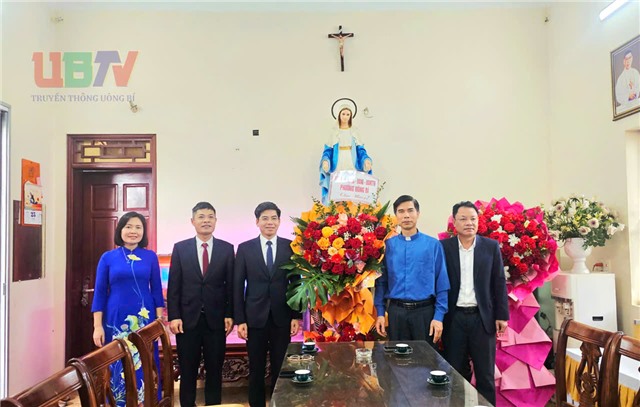 Chủ tịch uu888.con phường uu888 one Nguyễn Đức Hòa chúc mừng Giáng sinh giáo xứ Trạp Khê