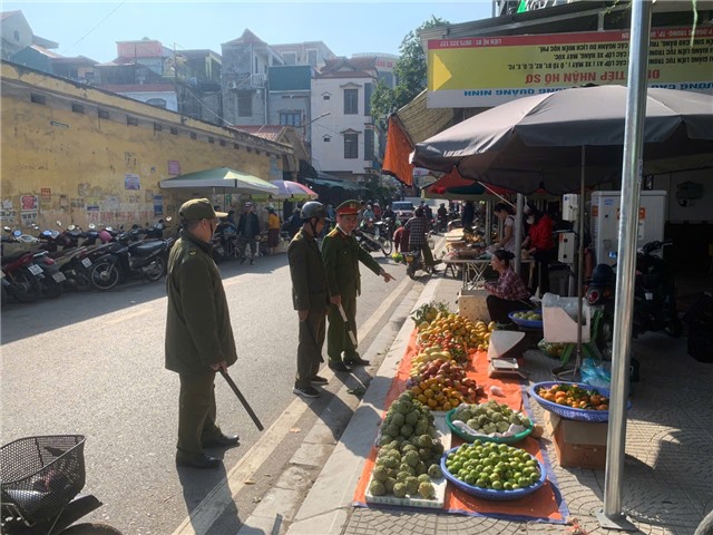 Công an phường uu888 one ra quân lập lại trật tự đô thị, đảm bảo mỹ quan thành phố dịp cuối năm
