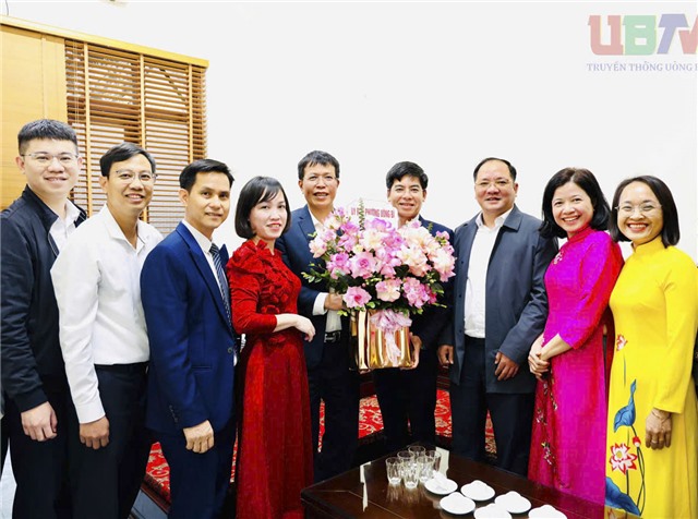 Lãnh đạo phường uu888 one  thăm, động viên các đơn vị ngày cuối năm
