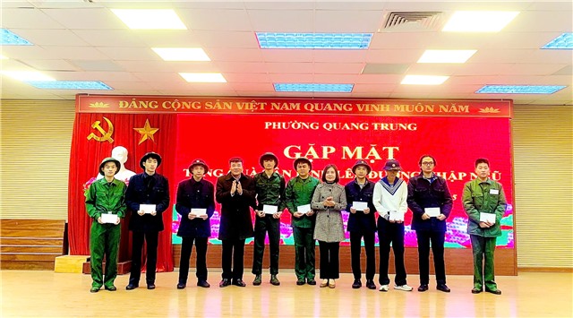 Phường Quang Trung gặp mặt tặng quà tân binh lên đường nhập ngũ năm 2025