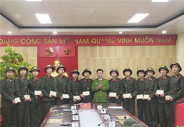 Công an thành phố Uông Bí gặp mặt tân binh thực hiện nghĩa vụ Công an nhân dân năm 2025