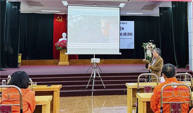 Công đoàn Công ty Nhiệt điện uu888 one tổ chức huấn luyện kỹ năng nghiệp vụ cho mạng lưới an toàn vệ sinh viên 
