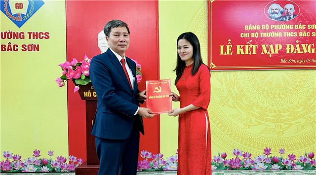 Đảng bộ phường Bắc Sơn đã kết nạp 05 đảng viên mới dịp 3/2