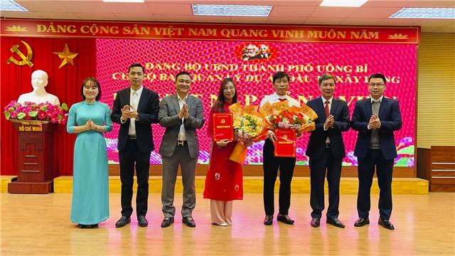 Chi bộ Ban Quản lý Dự án đầu tư uu888 game thành phố kết nạp 2 Đảng viên mới
