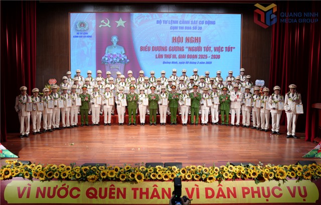 Tôn vinh 80 gương “người tốt việc tốt” Cảnh sát cơ động