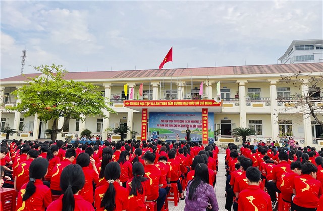 Phổ biến, tuyên truyền công tác uu888 có trật tự, an toàn giao thông cho học sinh Trường THCS Yên Thanh