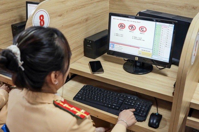 'Bật mí' loạt câu hỏi điểm liệt trong bộ đề sát hạch cấp GPLX mới