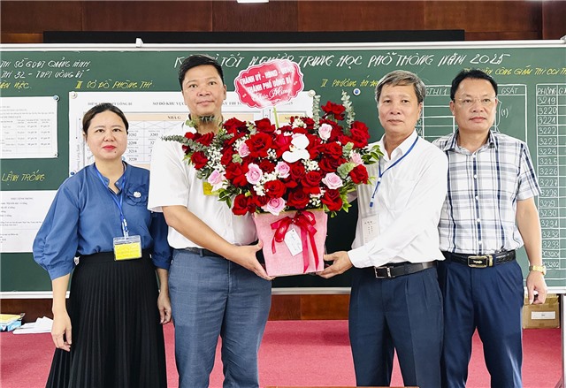 Phó Chủ tịch Thường trực uu888.con thành phố thăm, động viên các điểm thi tốt nghiệp THPT năm 2025