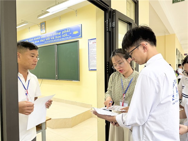 Các thí sinh uu888 one tiếp tục bước vào ngày thi thứ hai kỳ thi tốt nghiệp THPT năm 2025