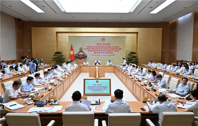 Thủ tướng chủ trì hội nghị quan trọng về Nghị quyết 18 và Luật Đất đai 2024