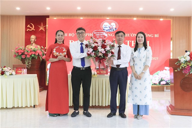 Chi bộ Văn phòng Đảng ủy phường uu888 one tổ chức Đại hội lần thứ nhất, nhiệm kỳ 2025-2030