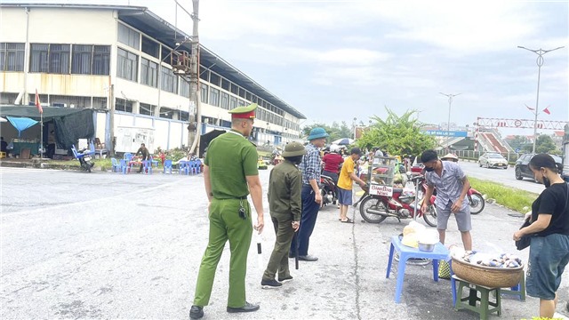 Phường uu888 one ra quân xử lý vi phạm lấn chiếm lòng đường, vỉa hè 