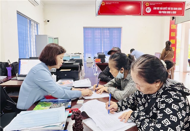 Phường uu888 one chi trả trợ cấp hàng tháng cho người có công với cách mạng tháng 7/2025