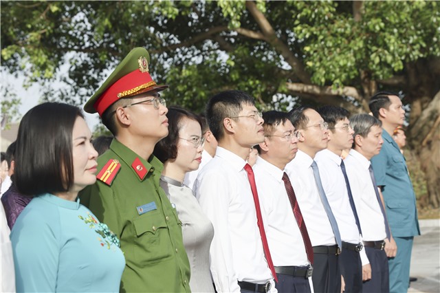 Đoàn u888c3 phường uu888 one dâng hương tưởng niệm các anh hùng liệt sỹ