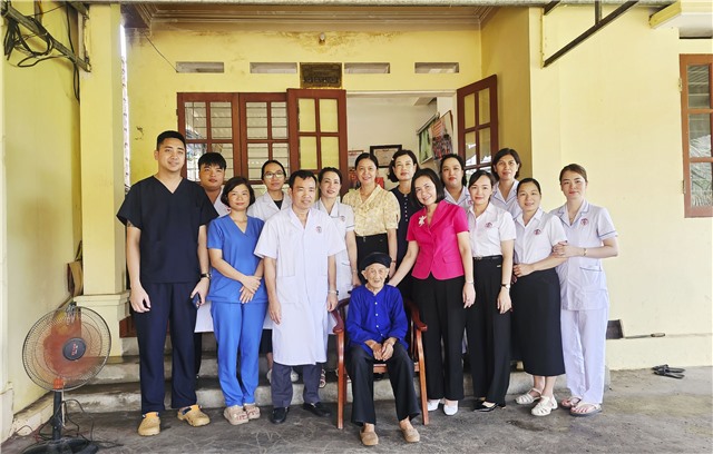 Khám, phát thuốc uu888 bet cho Mẹ VNAH và các đối tượng chính sách
